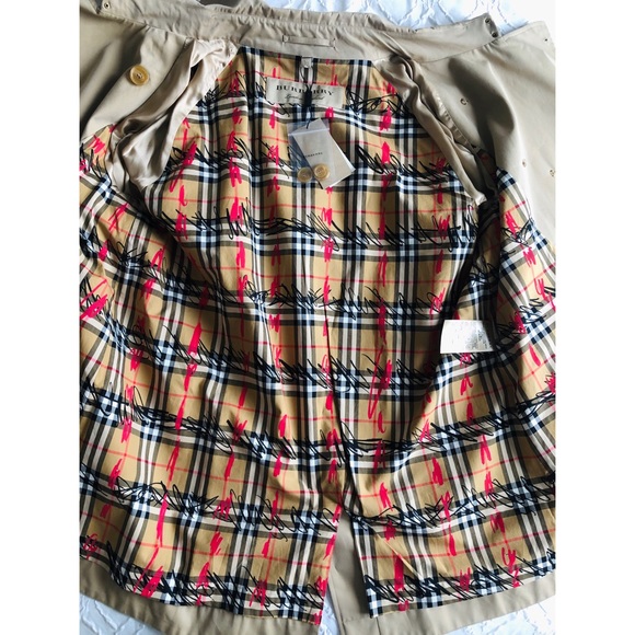 Burberry - Exaggerated Collar Trench Coat in Honey - Picture 9 of 15